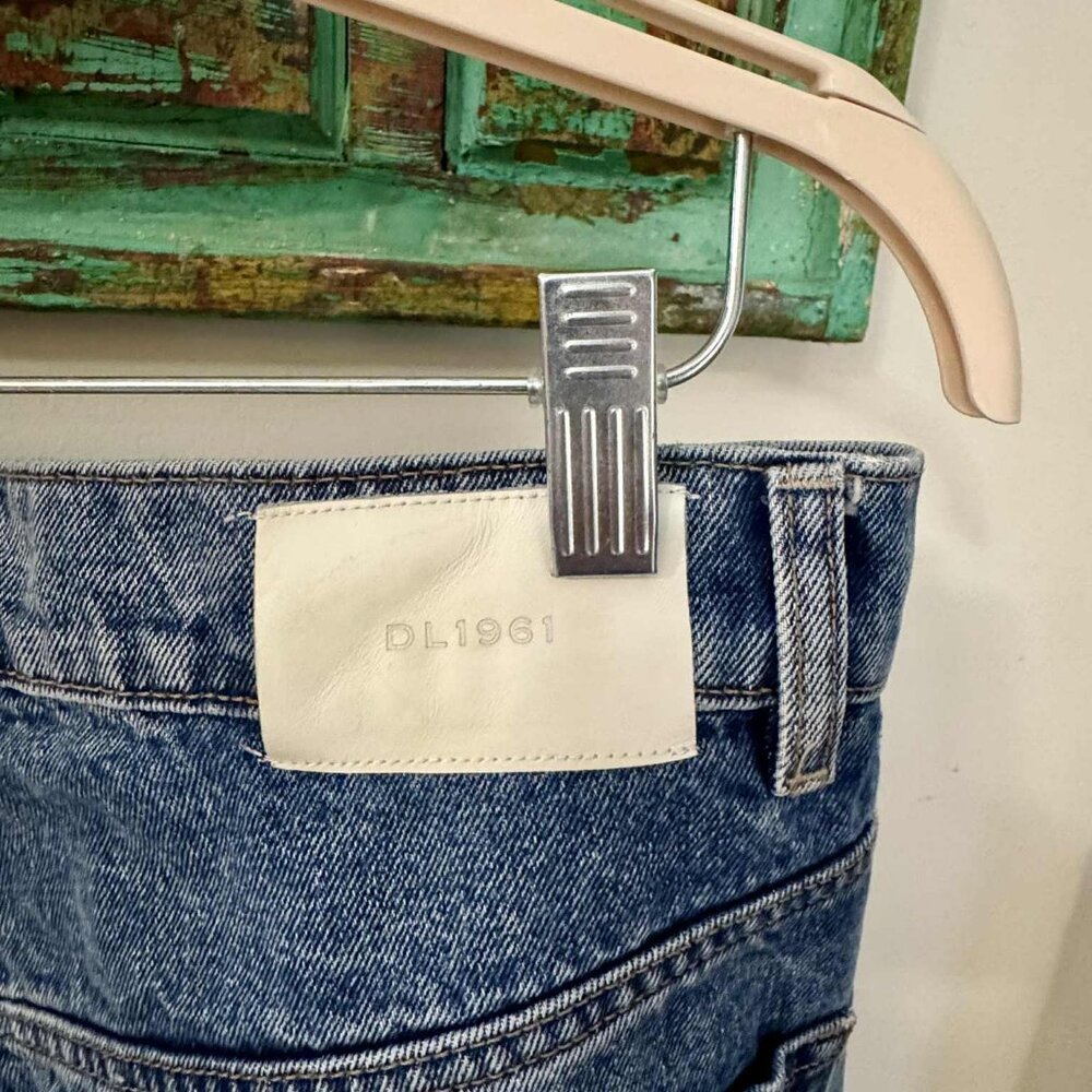 DL1961 Wide-Leg Jeans in Classic Blue Denim (Size 31 / 12–14) - Picture 10 of 10